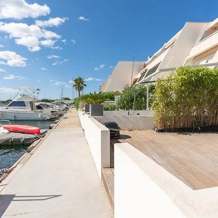 Le Ponton Prive Yourhosthelper *