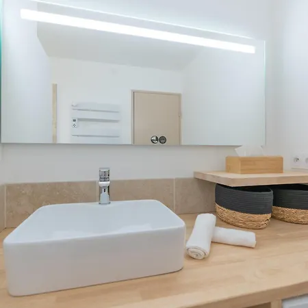 Le Ponton Privé Yourhosthelper * Le Grau-du-Roi