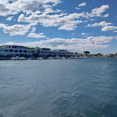 Le Ponton Privé Yourhosthelper * Le Grau-du-Roi