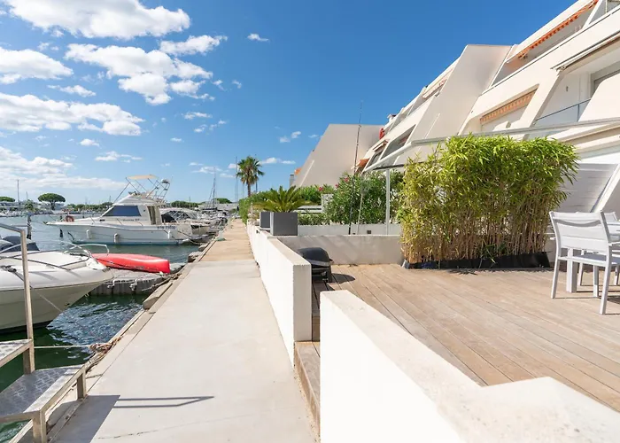 Le Ponton Prive Yourhosthelper *